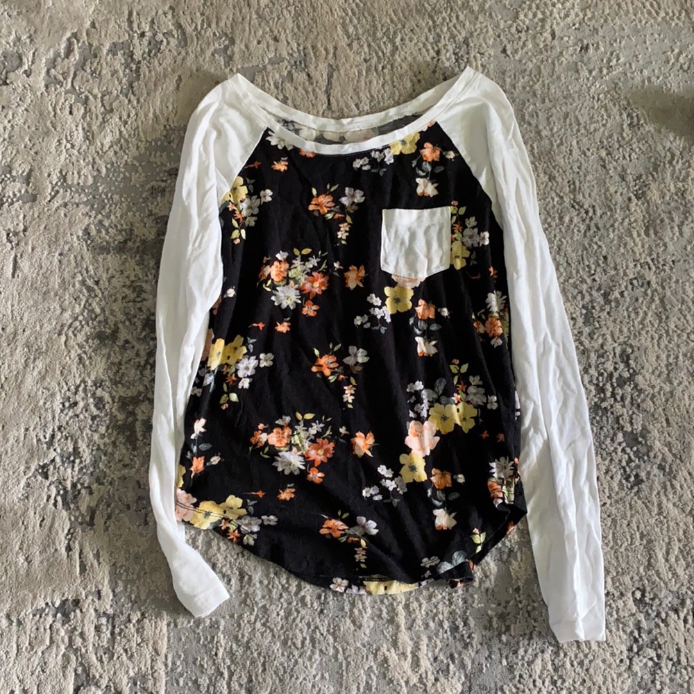 Nollie Baseball style top. Small.
